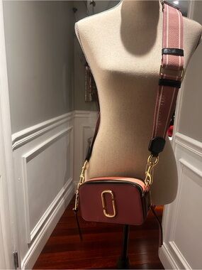 Marc Jacobs Crossbody Snapshot Bag in Rose with Gold Hardware